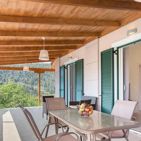 Daire Ameli , Spacious With Mountain View, Lefkada *