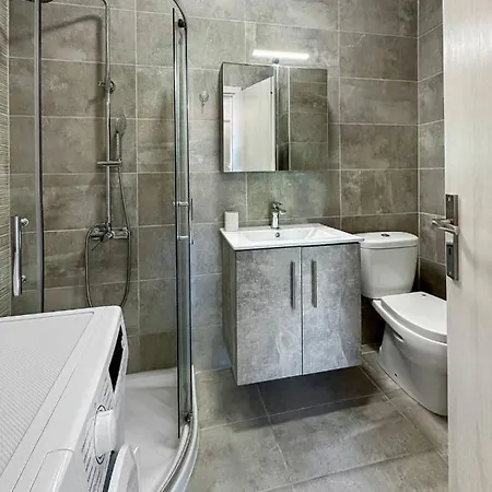 Daire Ameli , Spacious With Mountain View, Lefkada *